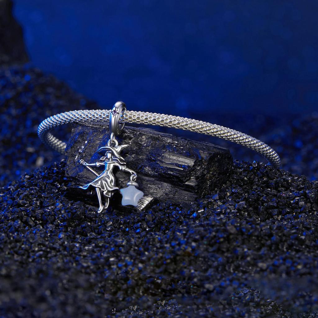 Witch on a broomstick with a glow-in-the-dark star silver pendant, 925 silver beads
