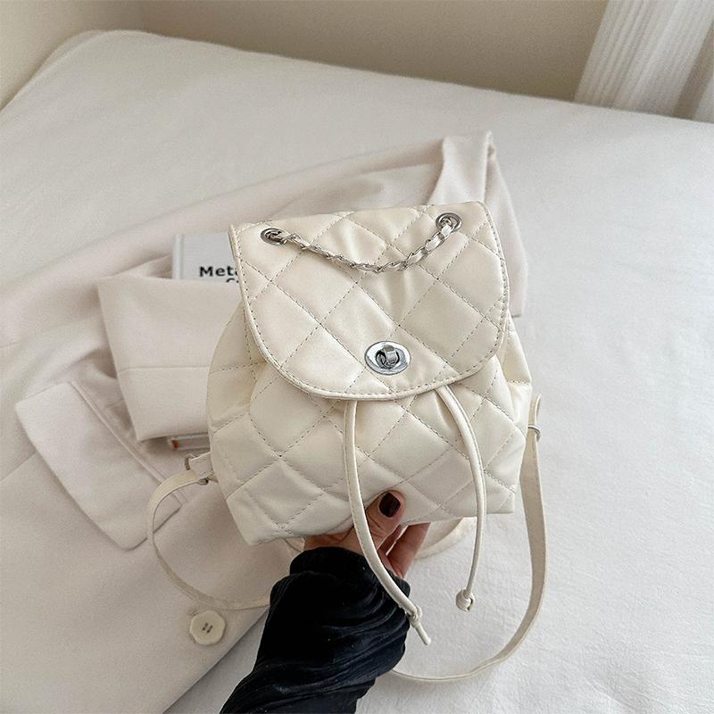 2025  Summer High Value Niche Design Diamond Backpack Women  Chain Bag Small Ladies Backpack