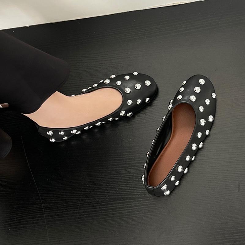 Women's Shoes Soft Soles Are Not Tired of Feet, New Flat-bottomed Shallow-mouth Single Shoes, Large-size Metal Rivets, One Pedal, Autumn Women's Shoes
