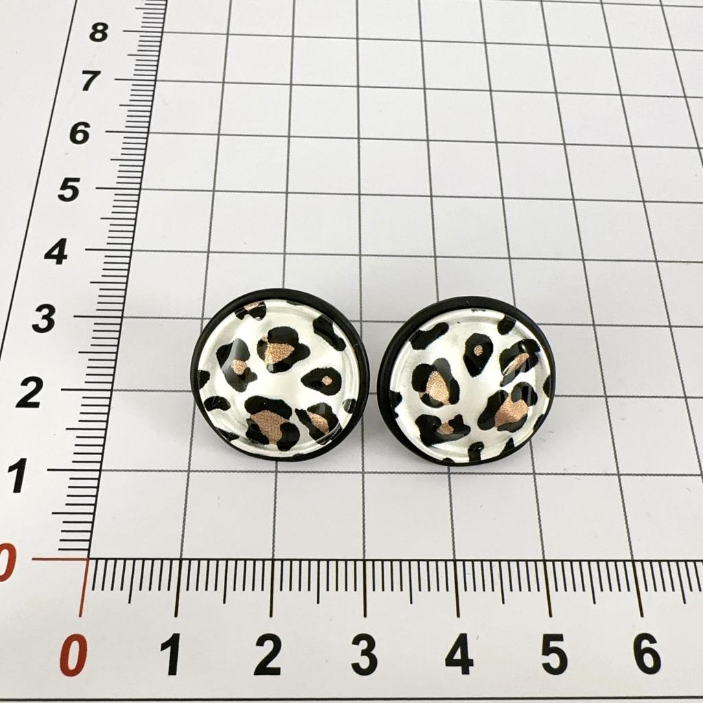 Silver Leopard Print Round Stud Earrings: Stylish and Versatile Autumn/Winter Fashion Accessory for Women.