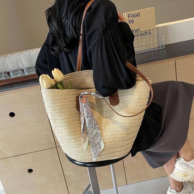 Straw Bag Women's Large-capacity New Vacation Beach Straw Bag Woven Commuter Bucket Bag Vegetable Basket Tote Bag