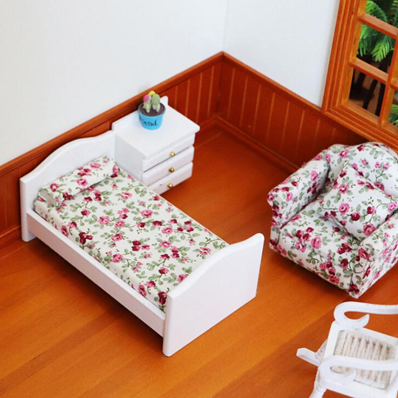 1/12 Casa delle Bambole Miniatura Letto in Legno con Cuscino Mobili Camera da Letto Casa delle Bambole