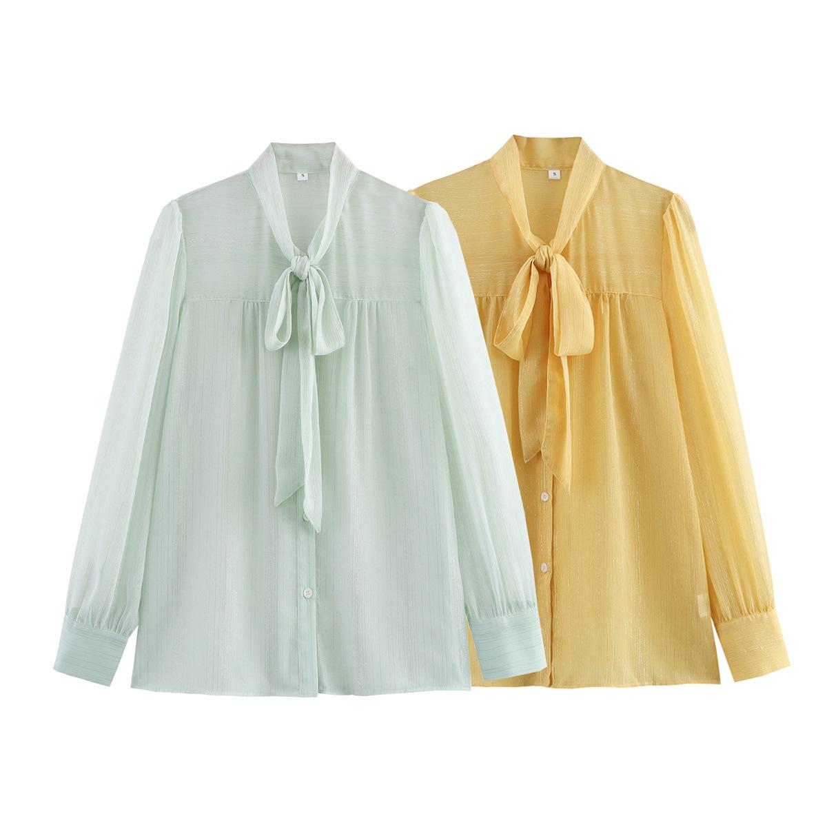 

International Spring/Summer 2025 Women s Casual V-Neck Tie Flowy Shirt Medium