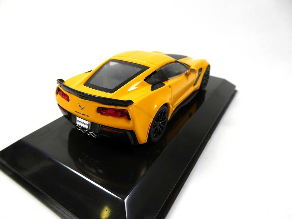 Atlas Scale Chevrolet Corvette Z06 2017 Diecast Model Car with Clear Case 1/43 (Yellow)