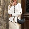 Elegante Suéter de Punto con Contraste Blanco y Negro para Mujer Cuello Redondo Manga Larga Corte Ajustado Invierno 2026