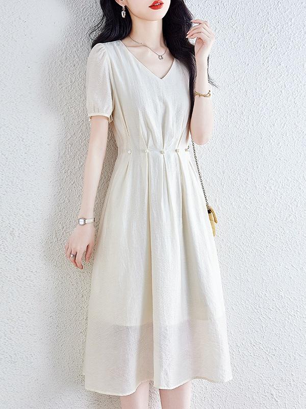 Elegant French-Style Summer Dress: Cinched Waist, Age-Defying Design