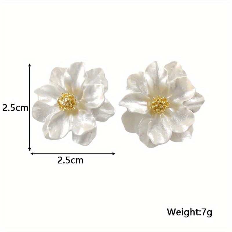 White Acrylic Flower Women's Stud Earrings Folded Florals Korean Fashion Sweet Petals Irregular Female Earrings 2025 new in