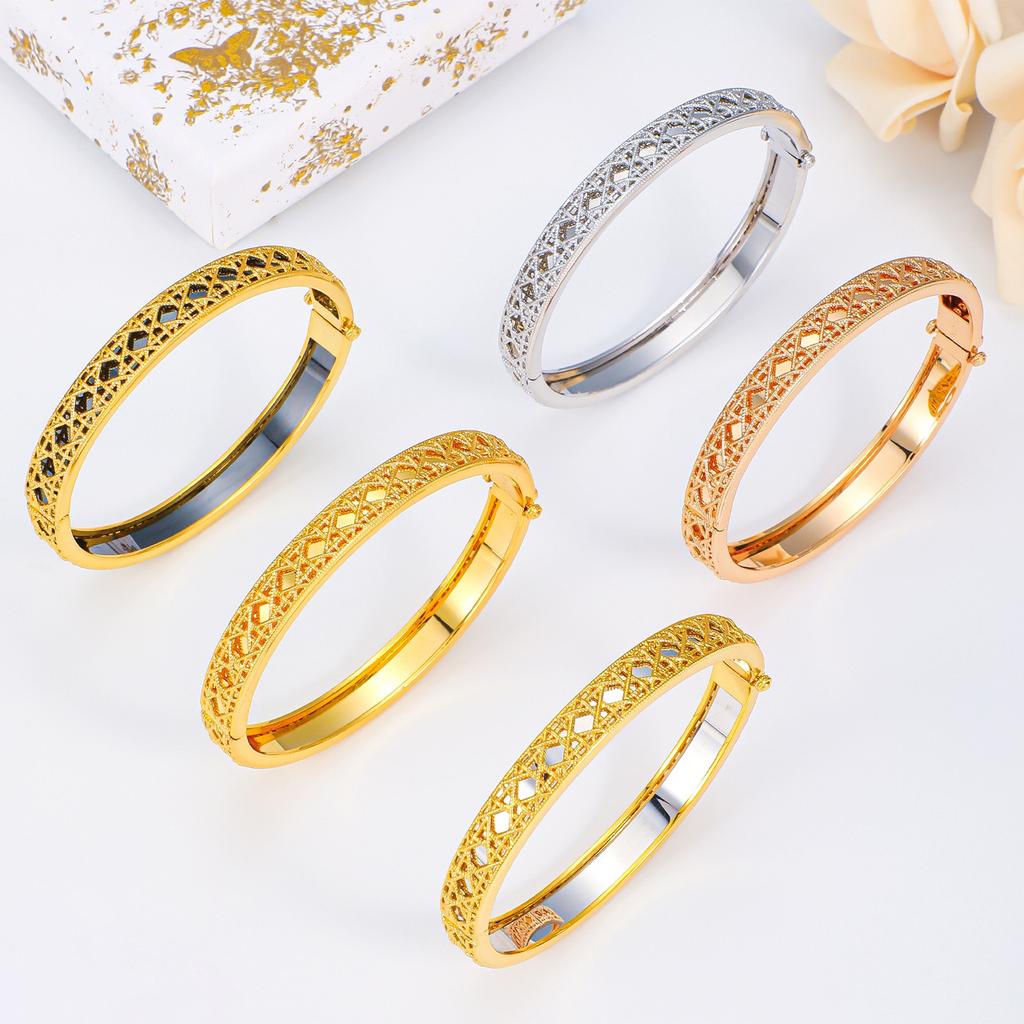 Bracelet Women's Light Luxury Fashion High-end Rhombus Glossy Hollow Twist Bracelet Ring