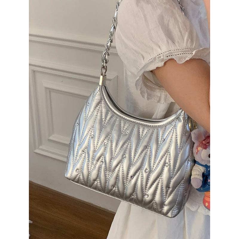 

Xiaoxiangfeng Lingquan Chain Underarm Bag Women s 2025 New Summer Fashion Shoulder Bag Versatile Crossbody Bag серебряный