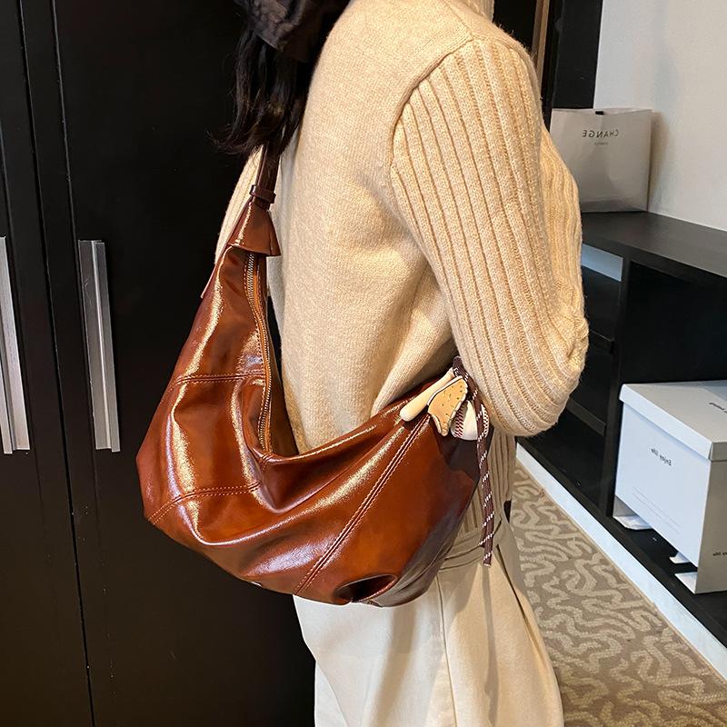 Large-capacity bag women's 2025 new high-end texture niche autumn and winter versatile single shoulder messenger bag broadband dumpling bag