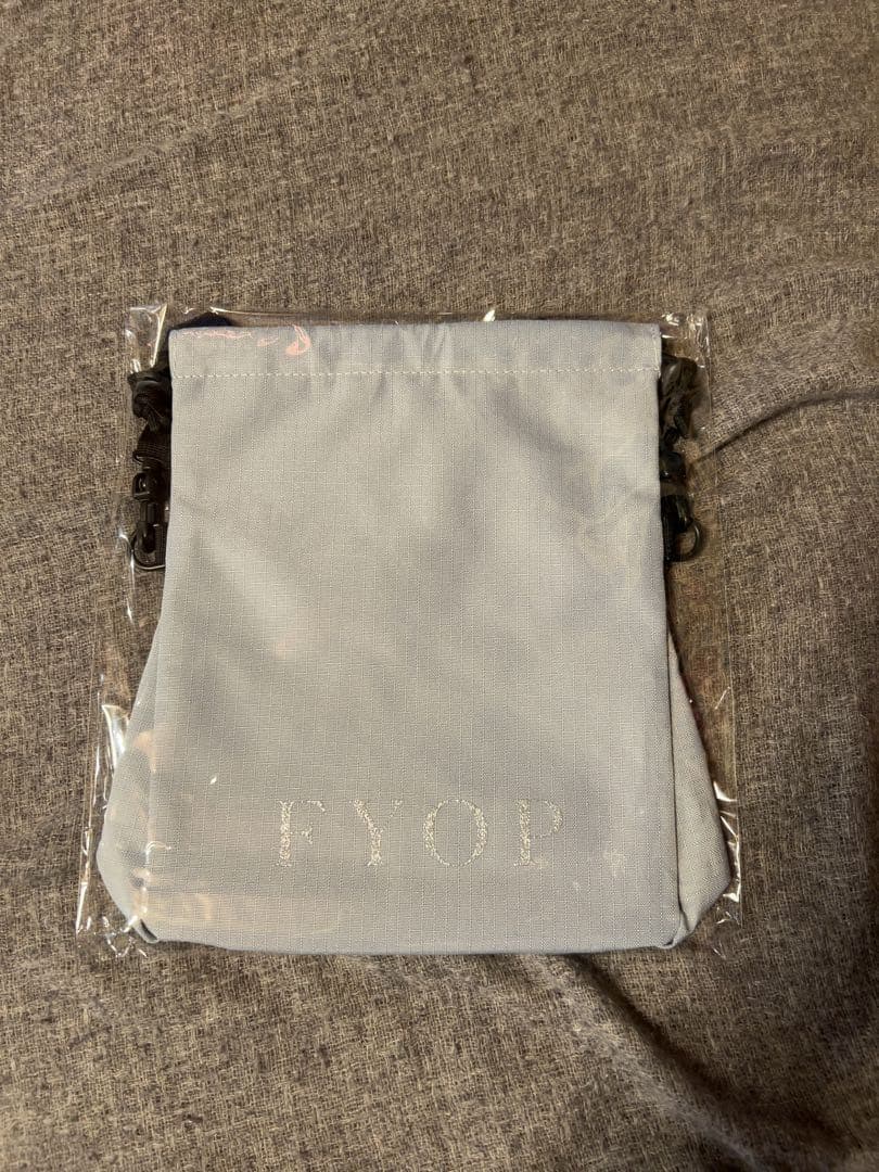 

[USED] B z FYOP+ Edition Seven-Eleven Bonus: Multi-Shoulder Bag