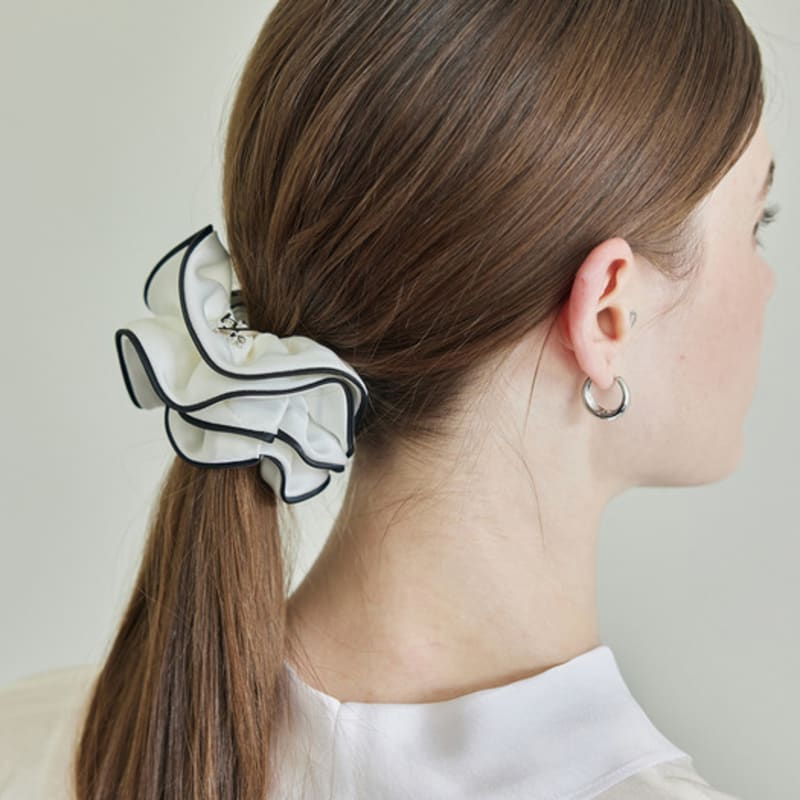Hyyk Logo Satin Scrunch_Ivory