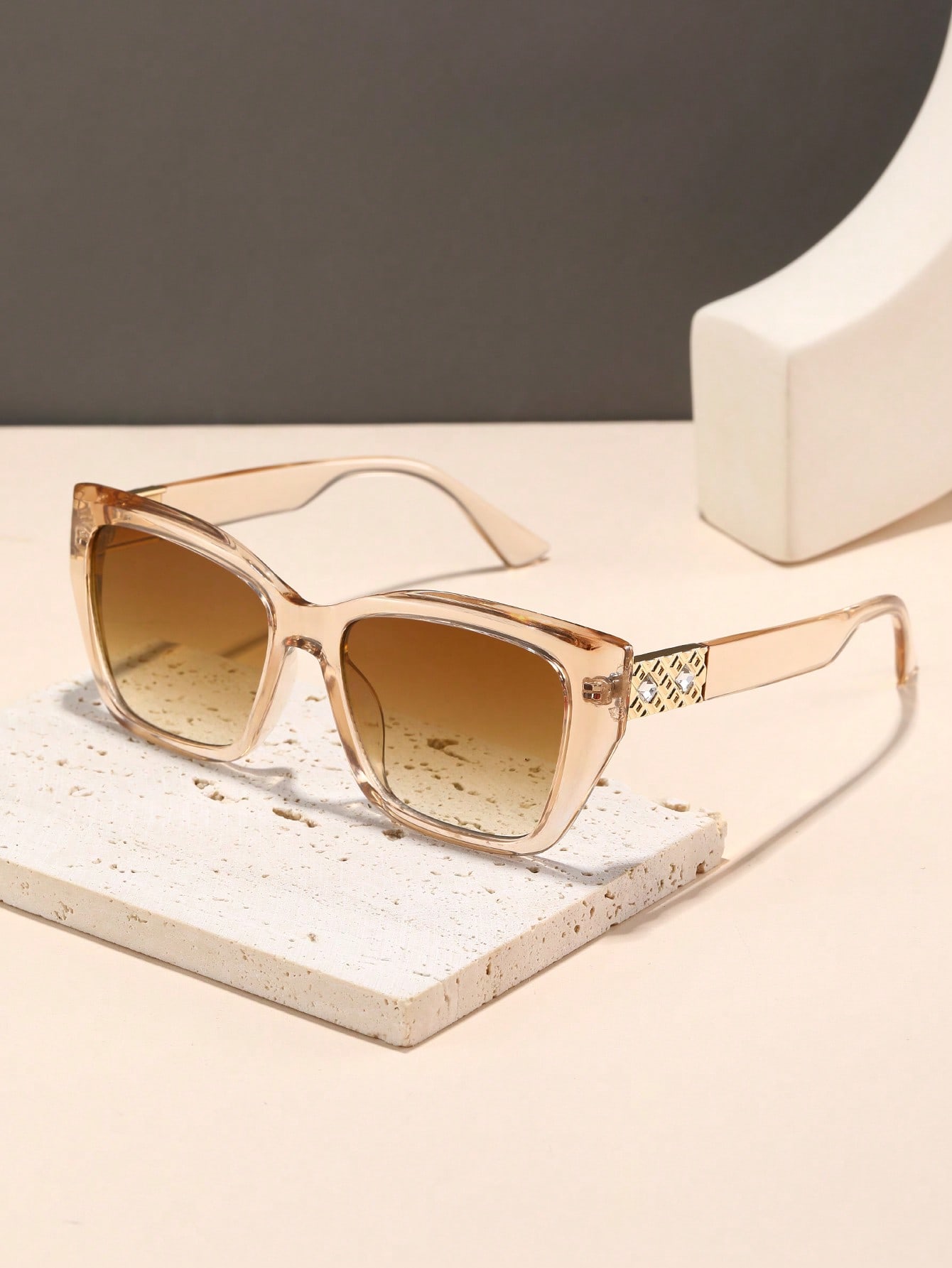 

1 шт. Модные женские элегантные изящные солнцезащитные очки Y2K «кошачий глаз» с пластиковыми заклепками для мужчин, повседневные аксессуары для очков.