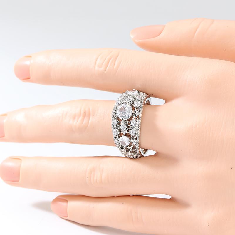 Fashion Dazzle Synthetic Zirconia Silvery Plated Promise Ring for Women Elegant Charm Design Banquet Wedding Jewelry Accessories