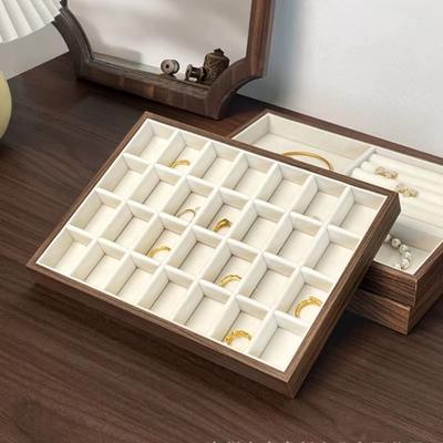 Creación de joyas – Estuches y exhibidores para joyería