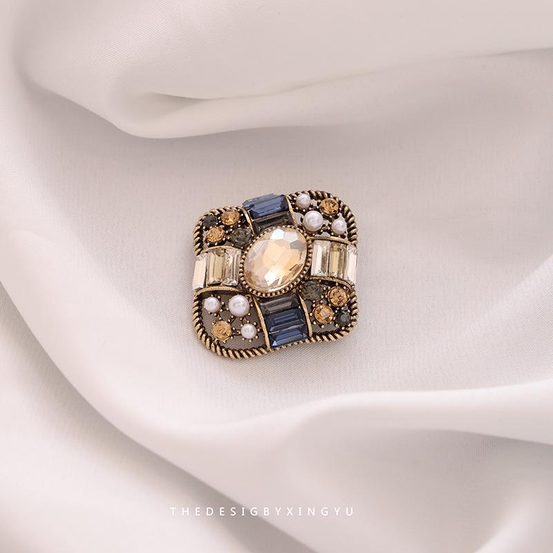 Broche Elegante de Pérola Dourada e Espiga de Trigo: Acessório Versátil e de Alta Qualidade para Mulheres