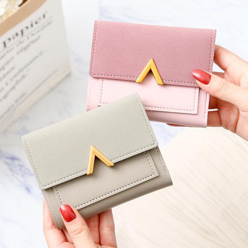 

Женский прочный кошелек для монет и карт с цветными блоками и треугольной пряжкой светло-серый