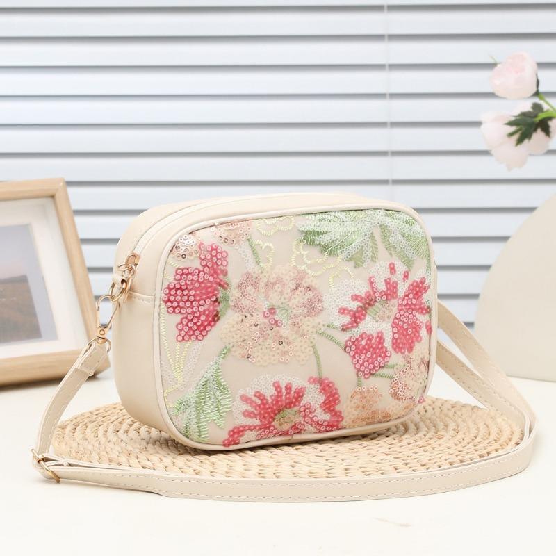 Embroidered flower shoulder bag, new spring and summer women's bag, embroidered flower accessories, messenger bag, one piece.