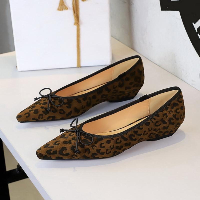 

Korean Version Of Simple Pointed Toe Shallow Mouth Commuter Single Shoes With Low Heels Slim Bow Leopard Print Women s Shoes 36