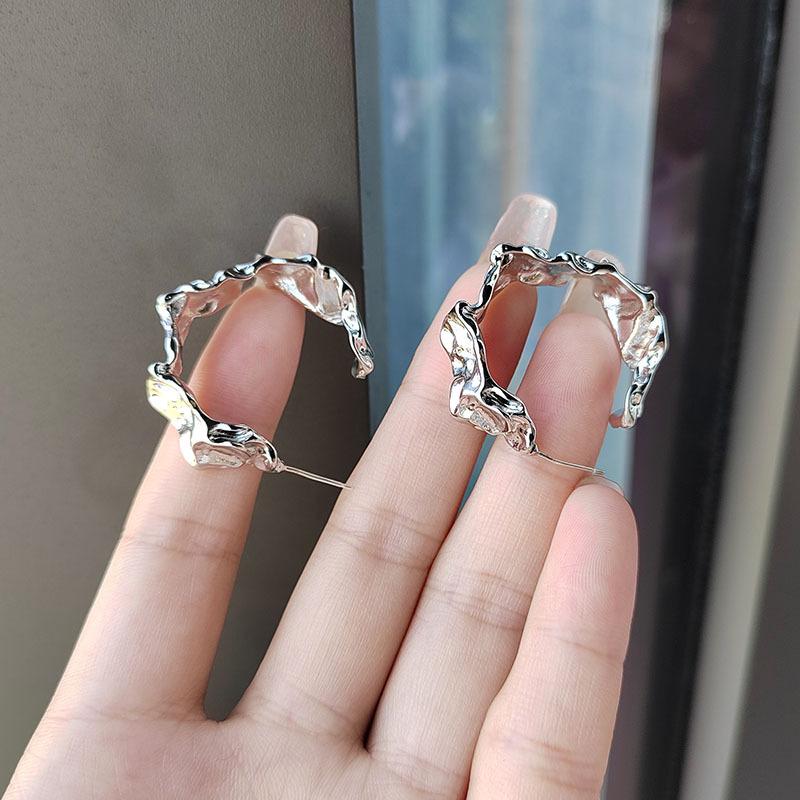 

Личность Необычные Металлические Серьги Темперамент Холодный Стиль Серьги Уличная Съемка Модные Украшения Для Ушей Женщины