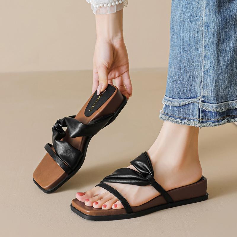 Women's Shoes with Thick-soled Square Toe, One-line Flip-flops, and Vintage Wedge Heel Sandals Worn Outside