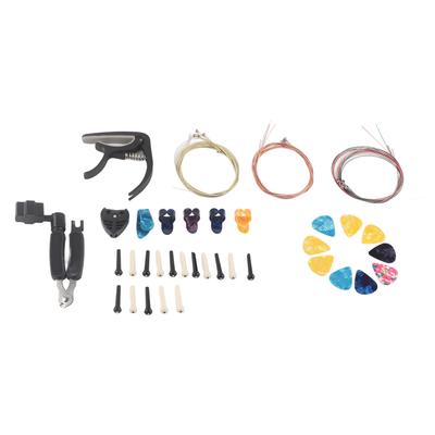 Kit de accesorios para guitarra: 3 juegos de cuerdas metálicas, pasador de puente, enrollador, cejilla, púas de repuesto.