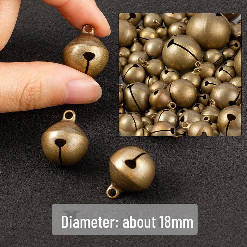 Pingente de sino de cobre pequeno feito à mão vintage para joias DIY ou amuleto para animais de estimação