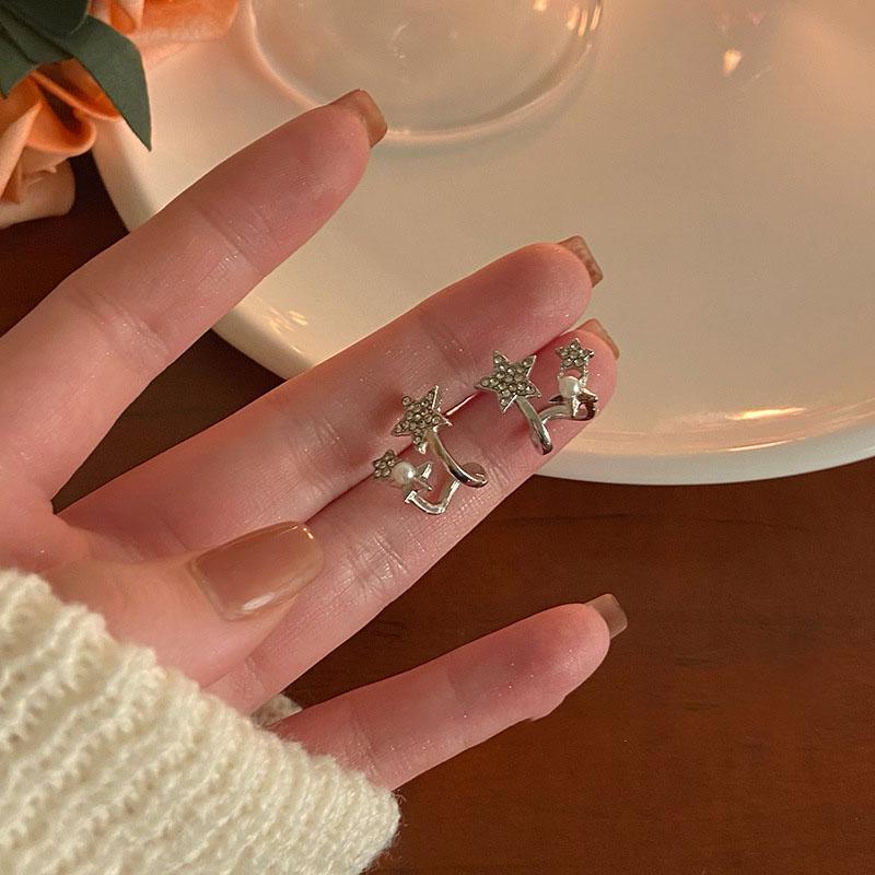 

2023 Новые серьги Pearl Star для женской моды: Небольшое чувство дизайна толпы, высококачественные серьги, серьги из циркона для женского стиля
