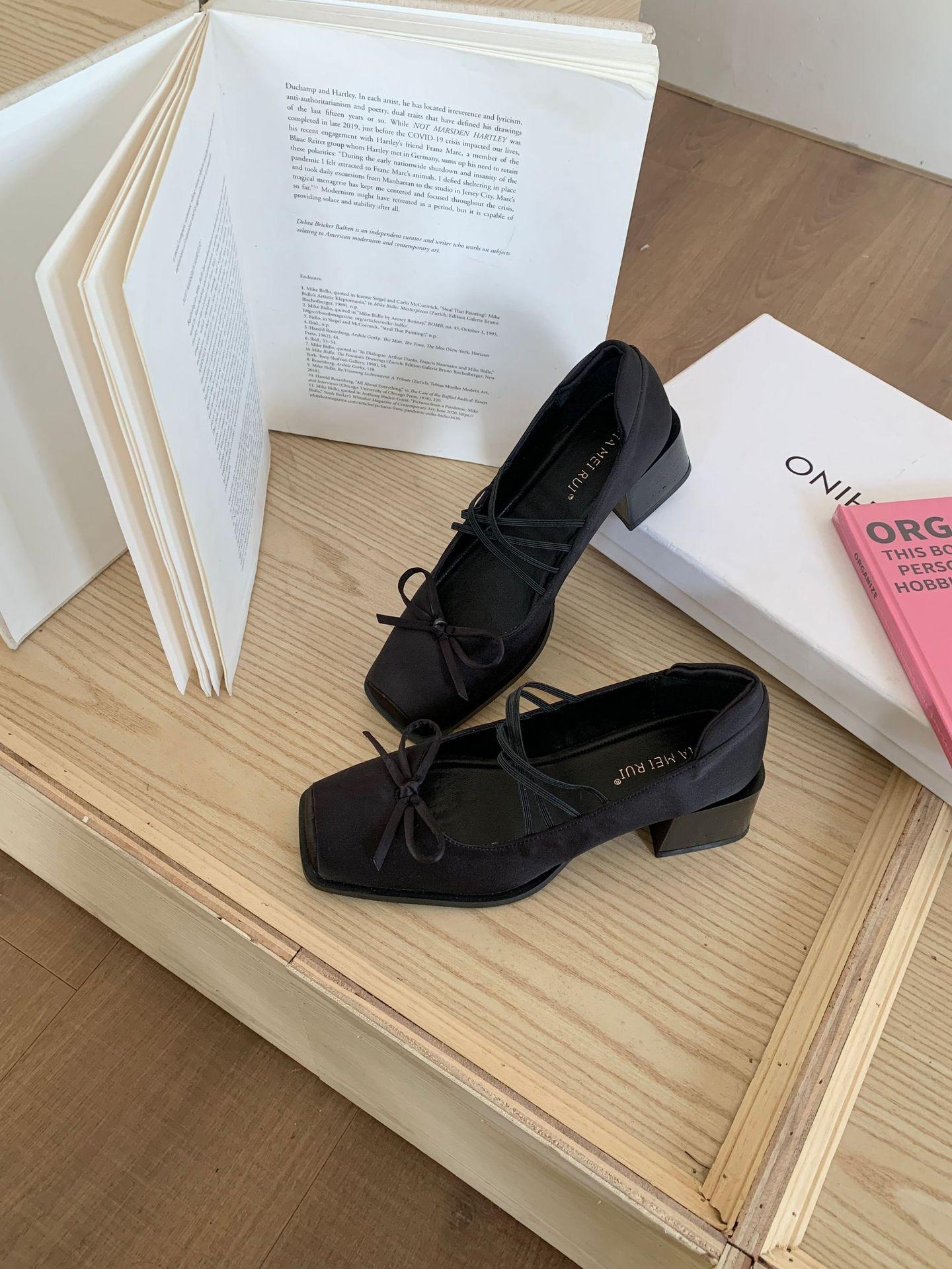 2025 French single shoes women s thick heels are beautiful and not tired of high heels ballet shoes retro bow Mary Jane shoes 35