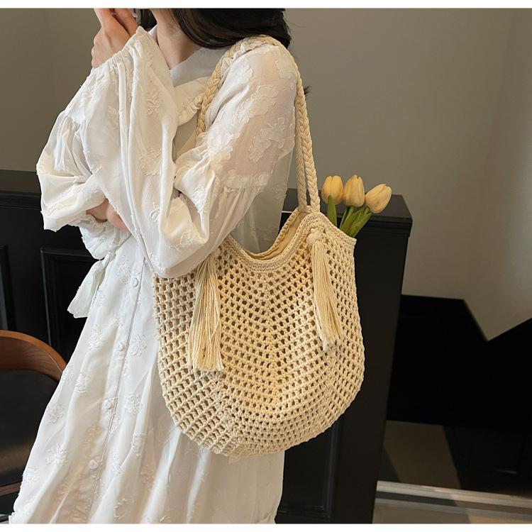 Borsa tessuta di grande capacità nuova borsa di paglia traforata borsa a tracolla stile pigro borsa da spiaggia primavera ed estate borsa da donna