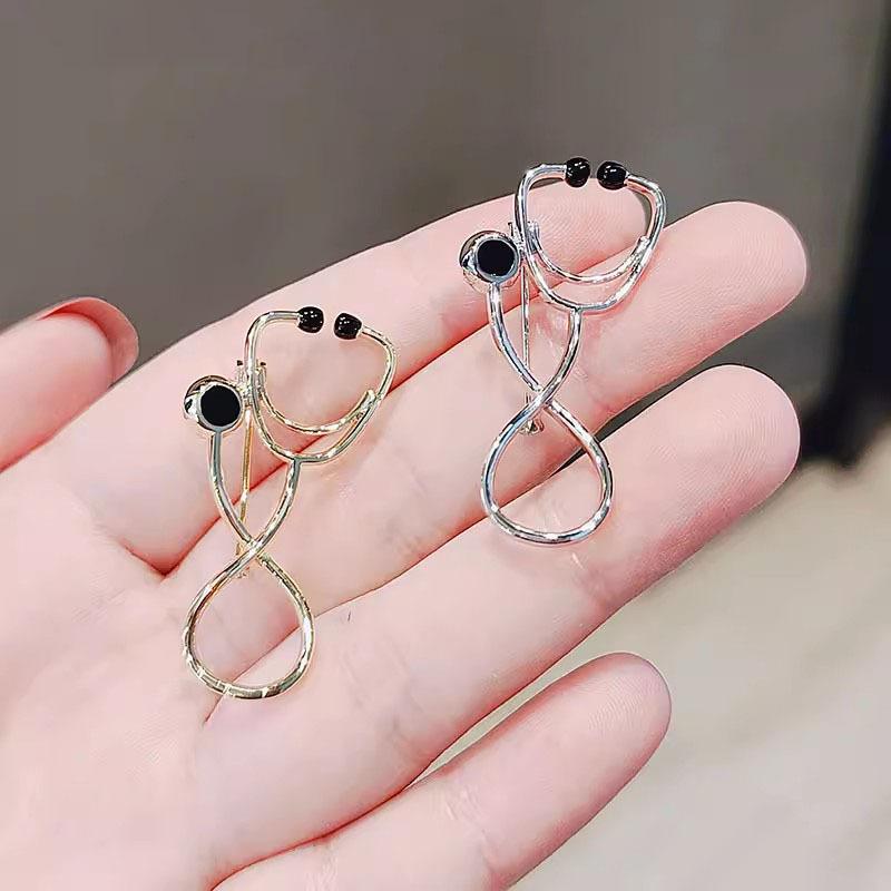 Japanese creative metal stethoscope brooch tide niche pin doctor collar pin badge with accessories