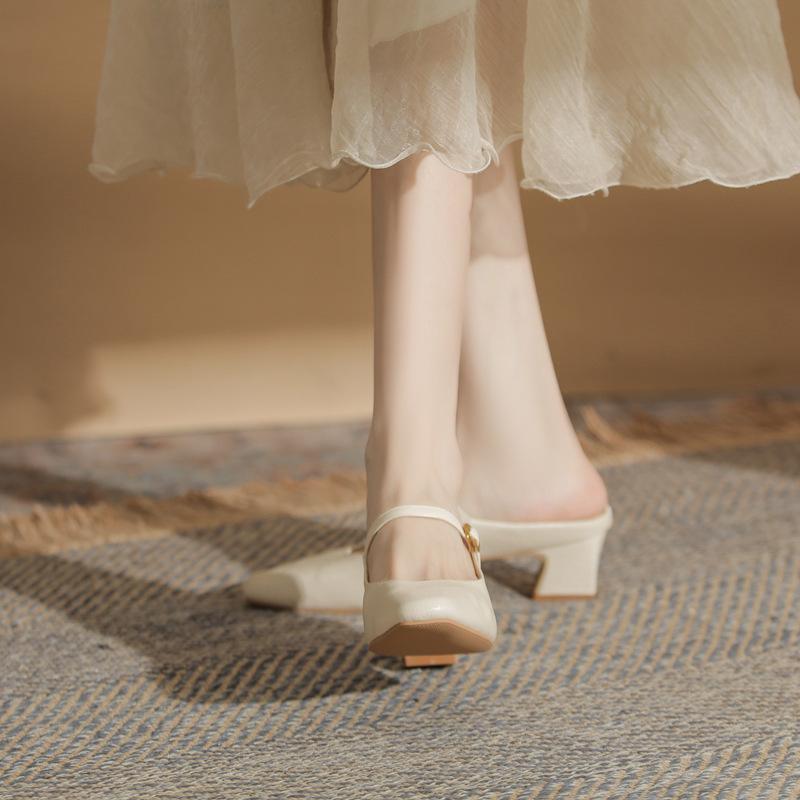 

2025 новая нишевая сумка голова средний каблук полушлепанцы круглый носок толстый каблук плоская подошва модные универсальные ленивые туфли мюли одинарная обувь 43