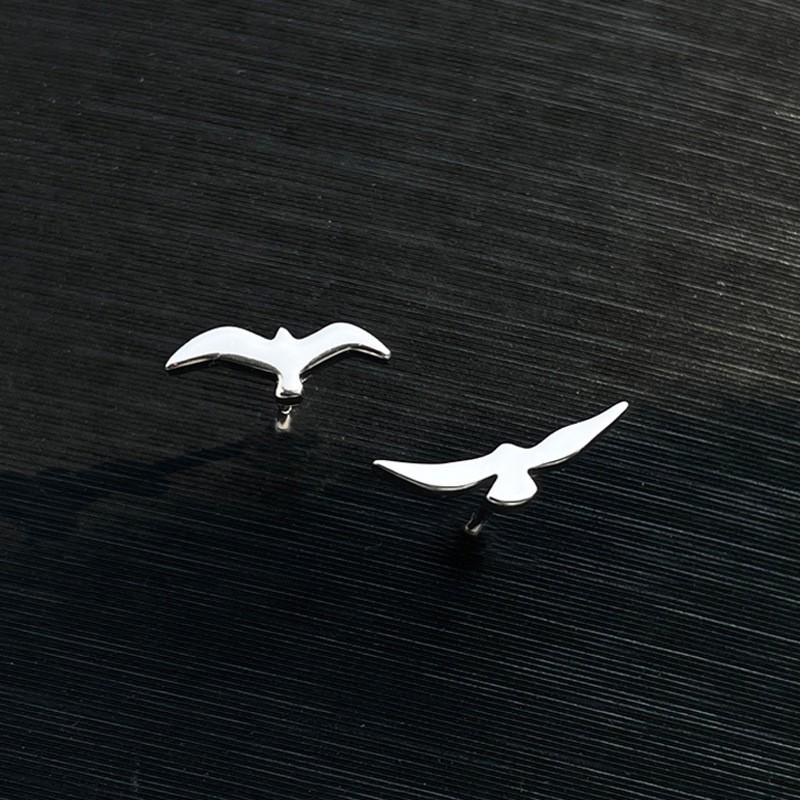 

Asymmetric Seagull Ear Clip: Trendy, Creative Bird Design, No Piercing Needed Copper