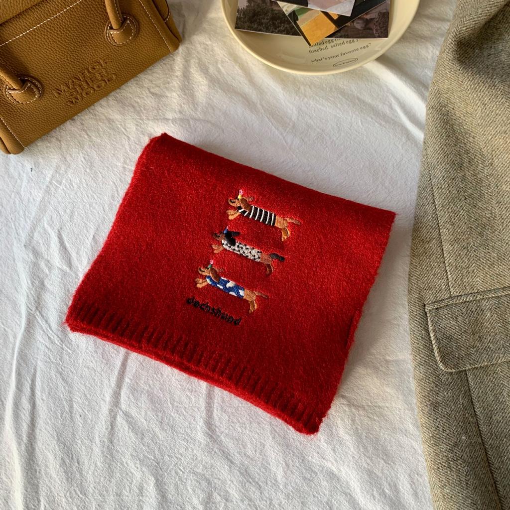 Puppy embroidered knitted wool hat for women, small face in autumn and winter, warm and cold-proof hat, Korean atmosphere scarf
