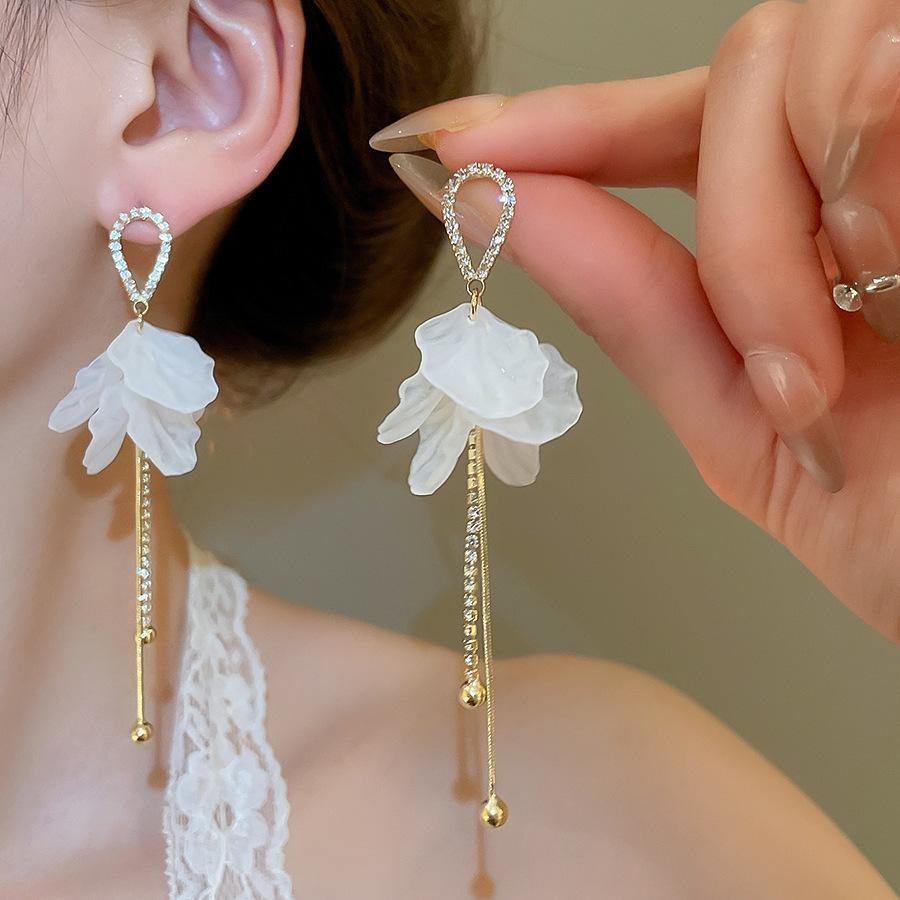 Diamond-set pearl petals fringed earrings stud earrings temperament fashionable and versatile design earrings