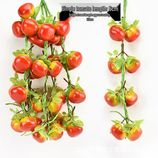 

Декор ресторану в стилі фермерського будинку: Штучна фруктова лоза з персиками, яблуками та бананами.