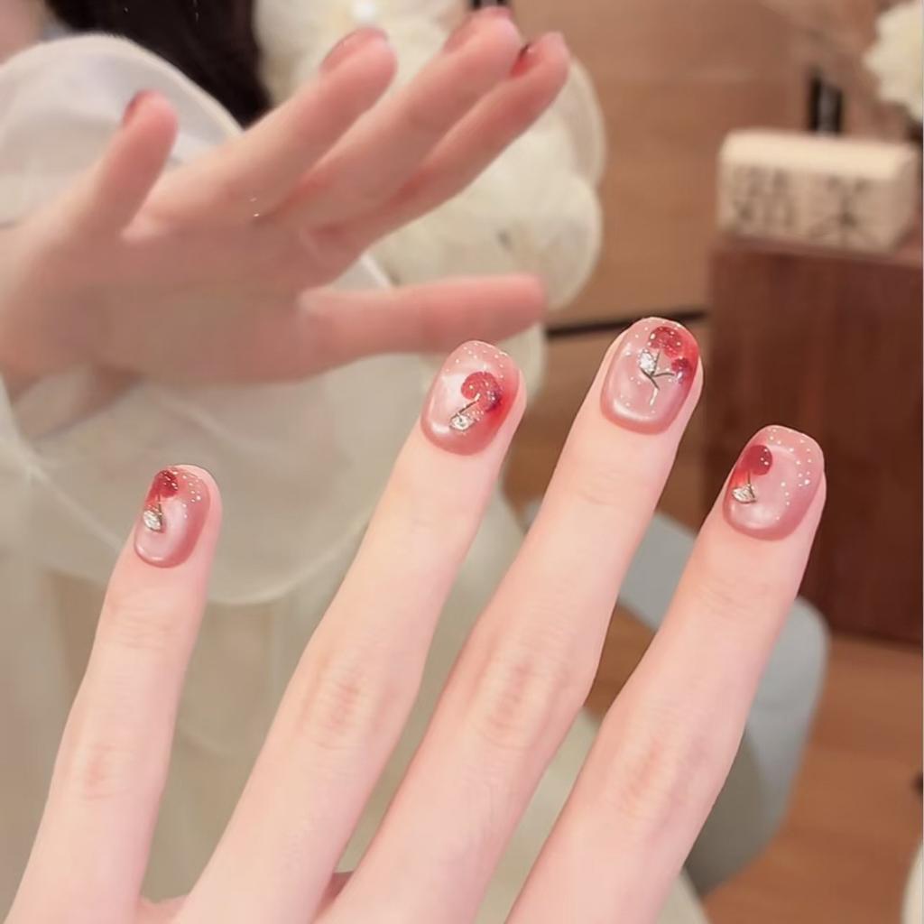 10 Pezzi Unghie Finte Nude Occhio di Gatto Fatte a Mano Corte Quadrate Rotonde Con Strass Ciliegia Rossa 3D Dolci Unghie Finte Per Donne e Ragazze