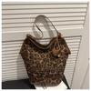 2025 Early Autumn Large-Capacity Leopard Print Retro Shoulder Tote Bag