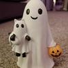 Halloween Ghost Tabletop Sculpture with Pumpkin Spooky Ghost Resin Figurine Hugging Cat for Friends Desktop Ornament