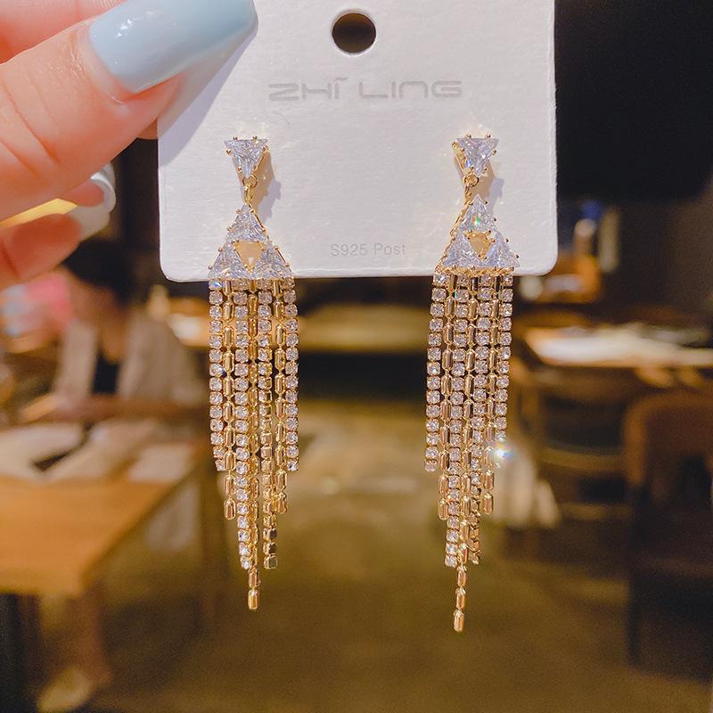Light luxury high-end sense gold long fringed temperament earrings fashionable atmosphere versatile stud earrings personalized daily earrings