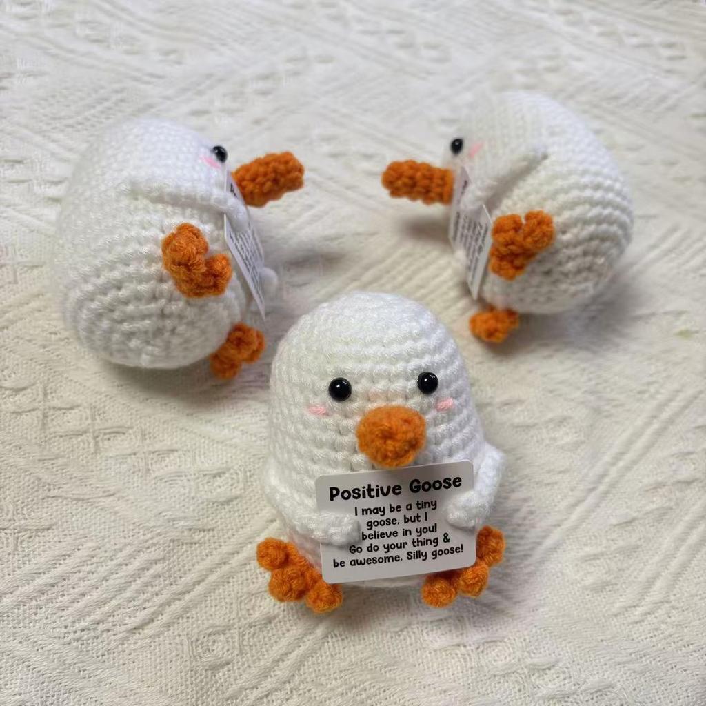 Niedliche Häkel-Emotional-Support-Gans Umarmungs-Puppe Desktop-Ornament Lustige Handgewebte Gestrickte Gänsevogel-Puppe Heimzimmer-Dekoration