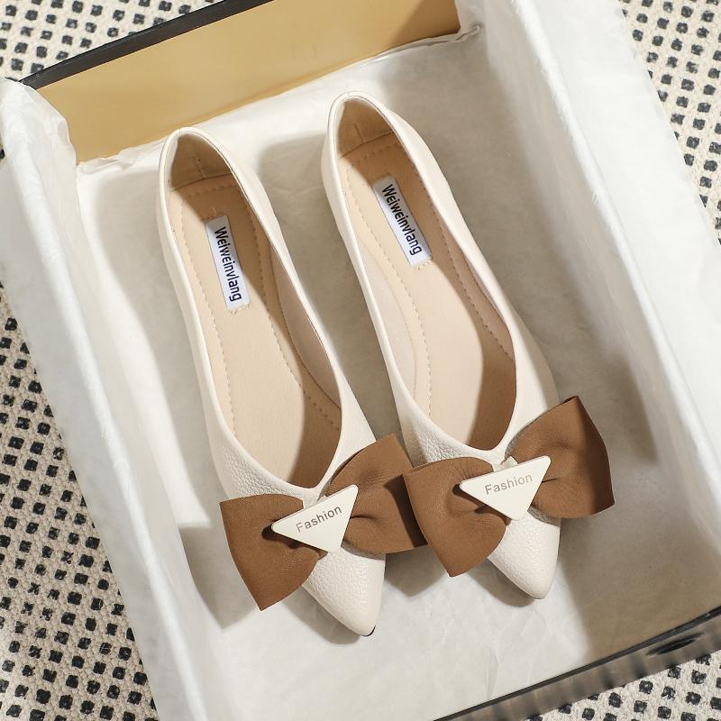 Pointed single shoes women's autumn flat bottom shallow mouth spring 2025 new versatile ladyshoes gentle evening shoes large size women's shoes
