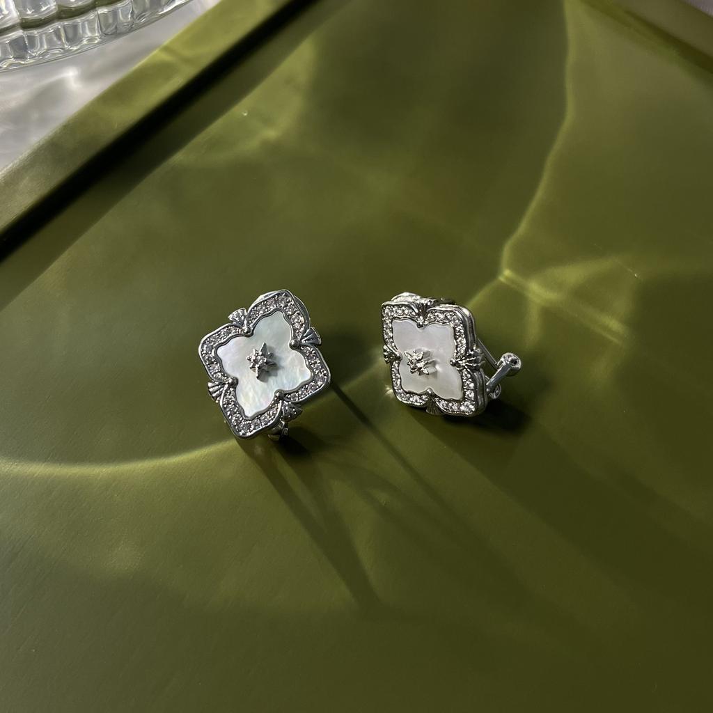 Buchi Wind Window Grilles Four-Leaf Clover Natural White Fritillary Necklace Bracelet Set Light Luxury Cold Wind Live Broadcast Special