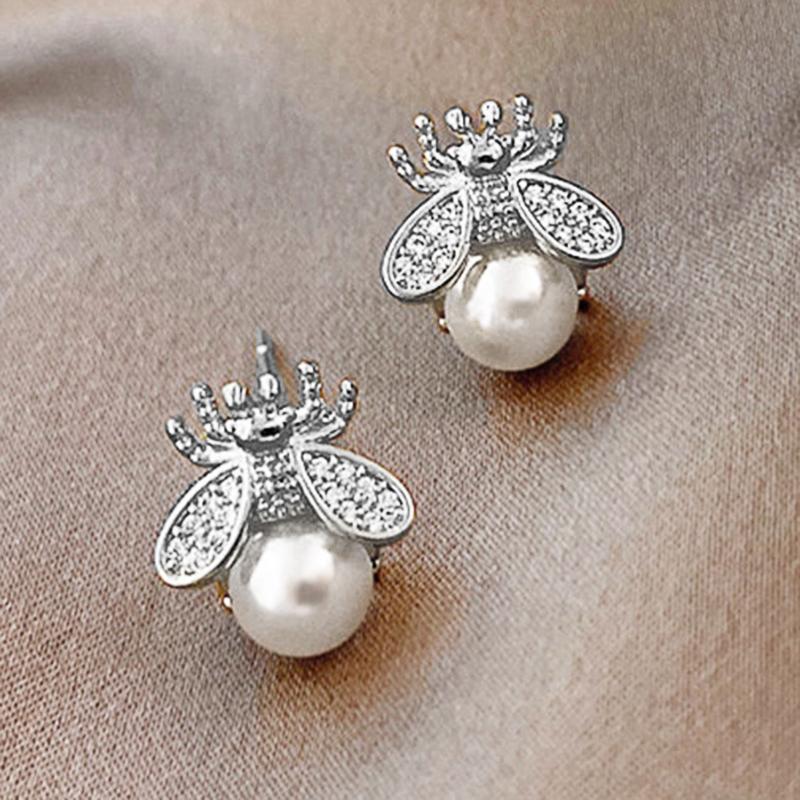 

Huitan Luxury Gold Color Bee Earrings Women Wedding Party Fashion Accessories Creative Animal Stud Earrings Copper Color Zircon