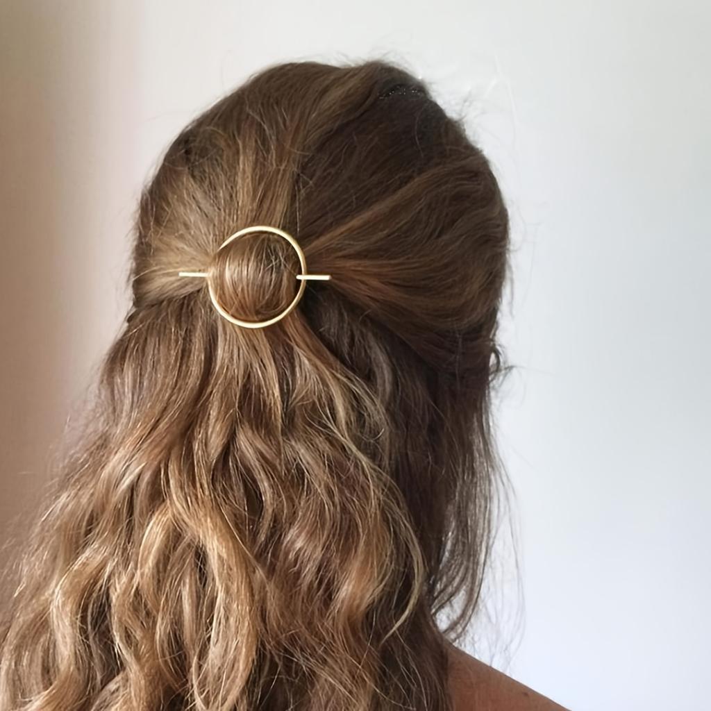 1pc Elegant Golden-Tone Round Hair Clip - Minimalist Hollow Geometric Design, Fashionable Hair Accessory for Women