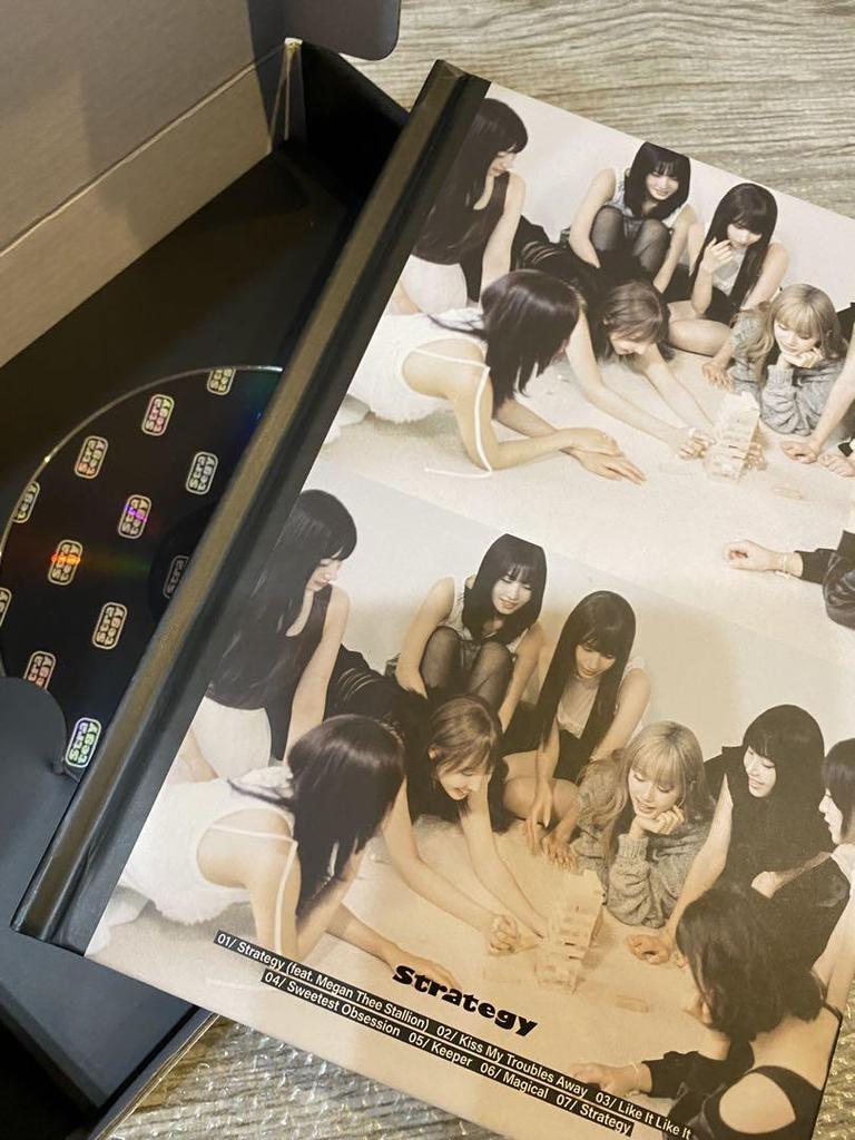 [USED] TWICE STRATEGY CD Unplayed First Press Bonus Trading Card Album