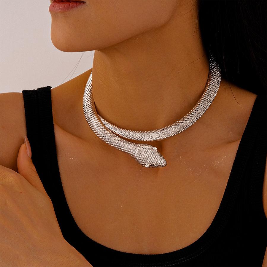 European and American Cross-border Exaggerated Geometric Flower Necklace Accessories Women's Summer High-end Clavicle Chain Niche Personality Items