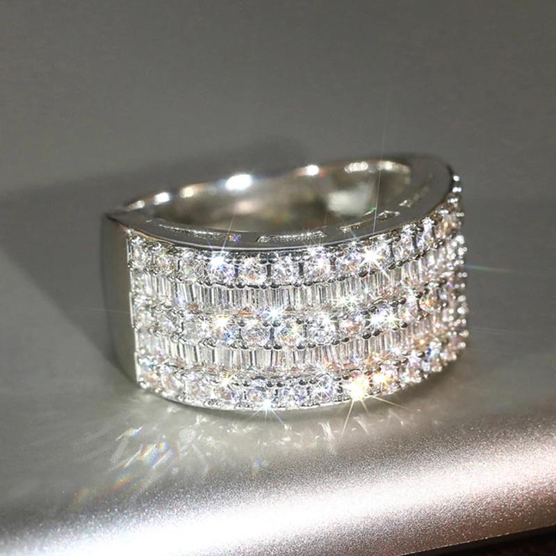 Huitan Sparking Gorgeous Rings for Women Brilliant Attractive Accessories with Shiny Cubic Zirconia Exquisite Wedding Zircon