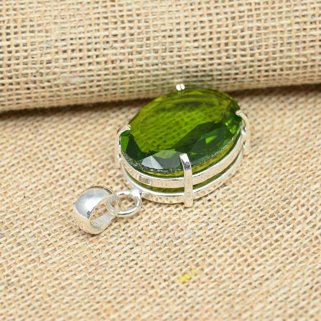Peridot Elegant Ädelsten 925 Sterlingsilver Handgjorda Smycken Hänge Förlovningspresent