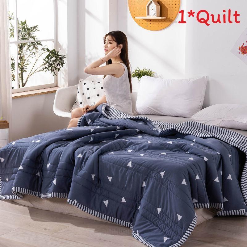 Strawberry Flower Summer Deer Print Quilt Bedding With Polyester Fill For Indoor